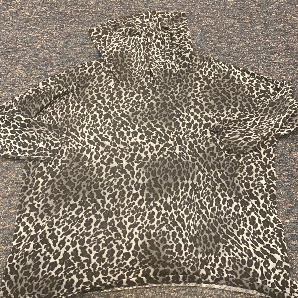 Leopard Print Turtleneck top sz. XL - Picture 1 of 2